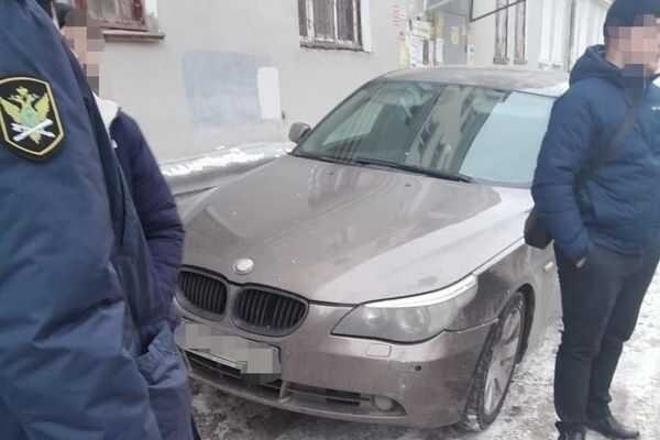 Екатеринбуржец оплатил долг за 64 штрафа, чтобы не лишиться BMW